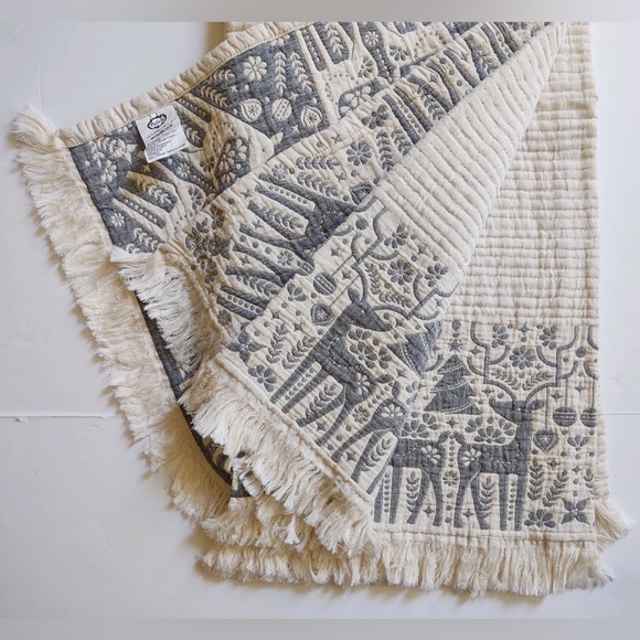 🎁PiuBelle Throw Blanket - Holiday Icons -Oatmeal & Charcoal- PiuBelle Christmas - Picture 7 of 11